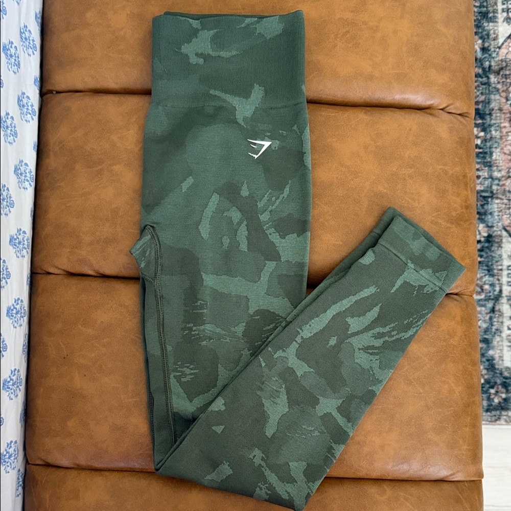 Gymshark size S Dark Olive Camo Sculpt Leggings